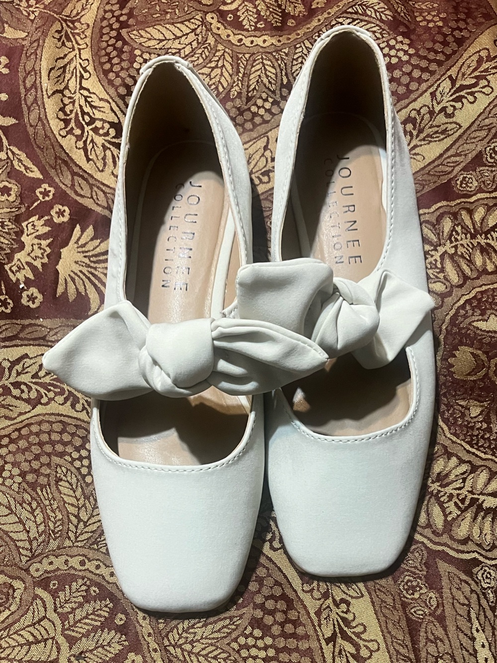Journee Collection Ivory Bow Accent Square-Toe Flats